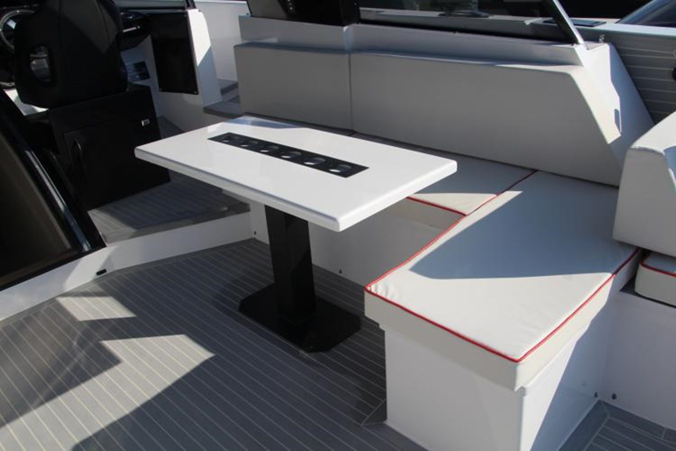 https://arconyachts.ams3.digitaloceanspaces.com/127525/conversions/large_3781566-optimize.jpg