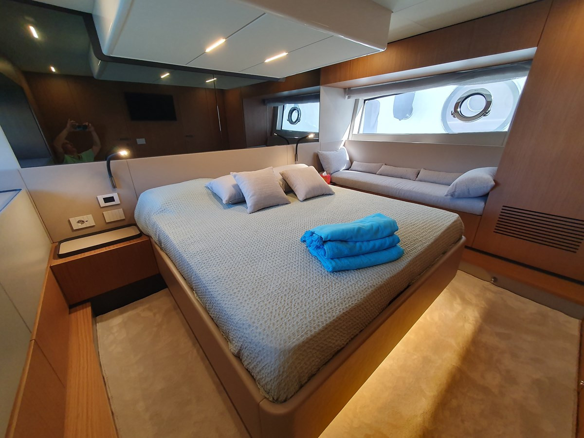 https://arconyachts.ams3.digitaloceanspaces.com/127527/conversions/large_4848683-optimize.jpg