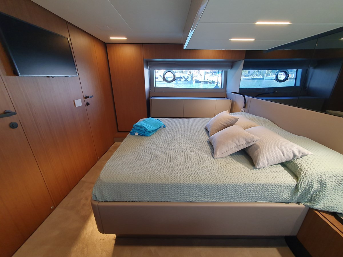 https://arconyachts.ams3.digitaloceanspaces.com/127530/conversions/large_4848682-optimize.jpg