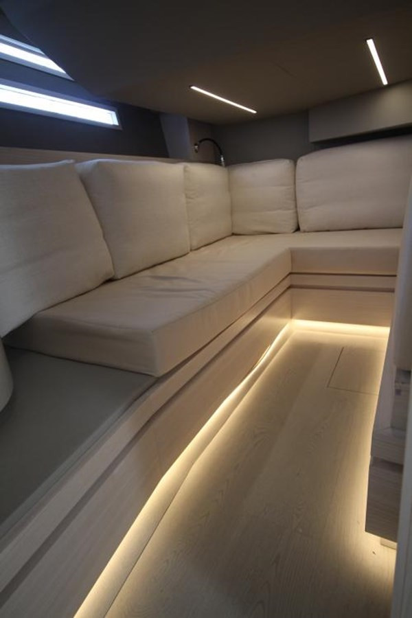 https://arconyachts.ams3.digitaloceanspaces.com/127544/conversions/large_3781573-optimize.jpg