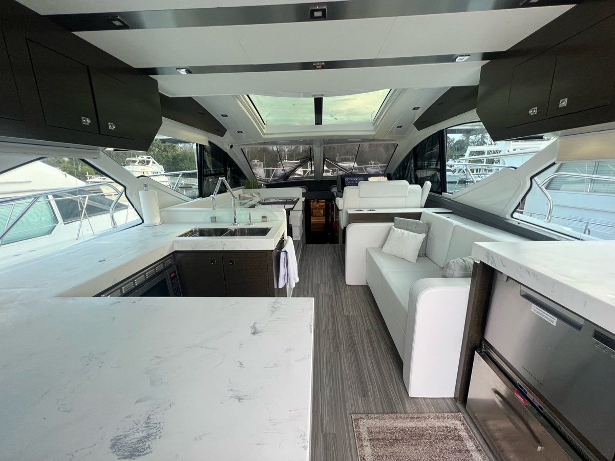 https://arconyachts.ams3.digitaloceanspaces.com/127794/conversions/large_3708180-optimize.jpg