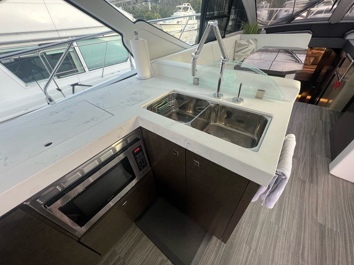 https://arconyachts.ams3.digitaloceanspaces.com/127801/conversions/large_3708182-optimize.jpg