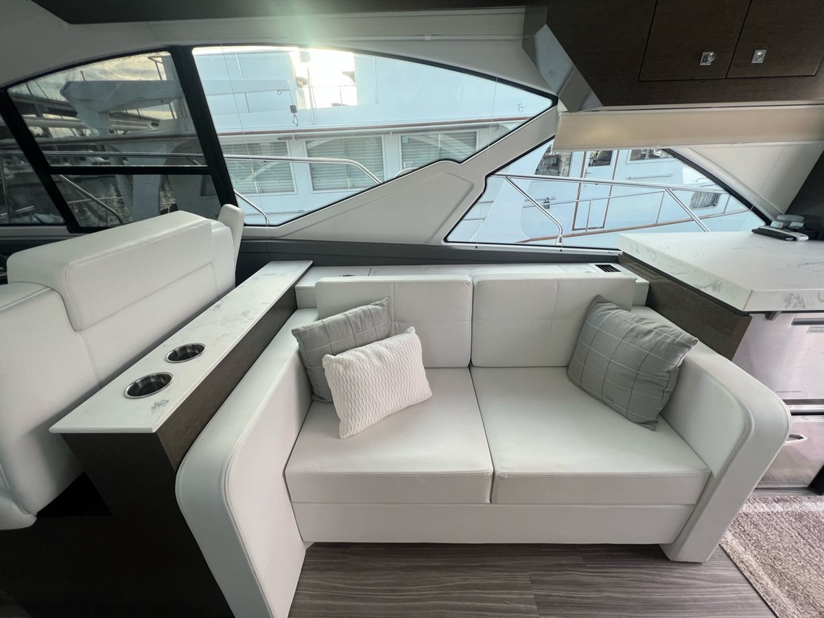 https://arconyachts.ams3.digitaloceanspaces.com/127810/conversions/large_3708185-optimize.jpg
