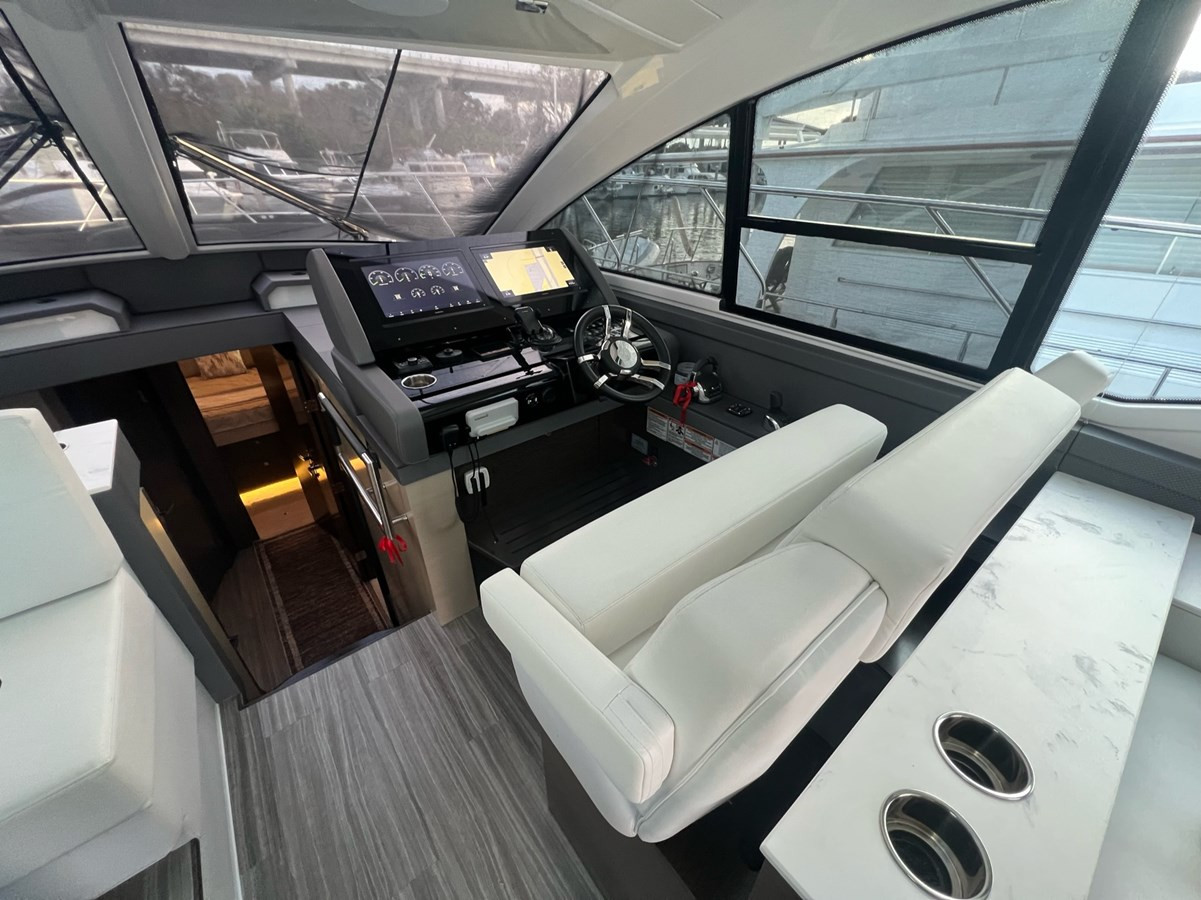 https://arconyachts.ams3.digitaloceanspaces.com/127813/conversions/large_3708186-optimize.jpg