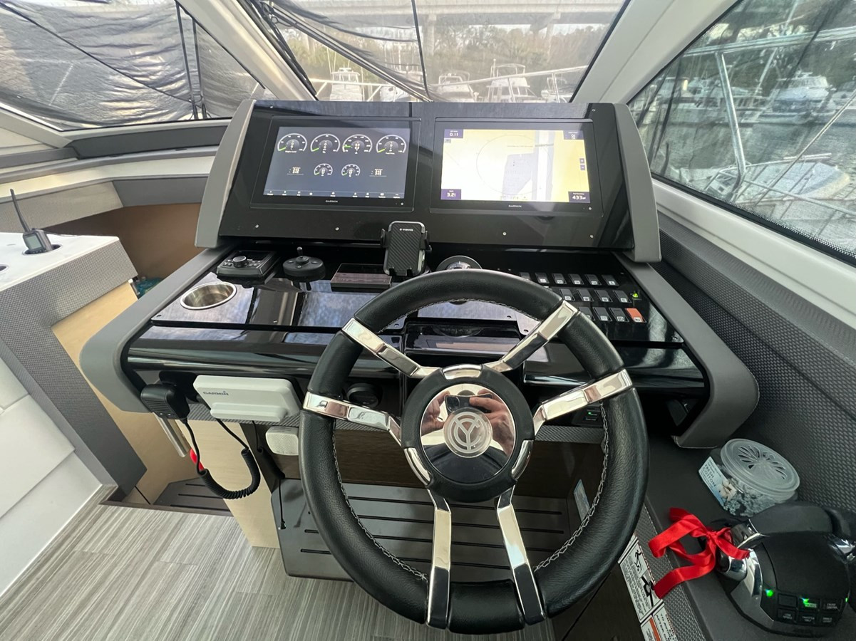 https://arconyachts.ams3.digitaloceanspaces.com/127816/conversions/large_3708187-optimize.jpg