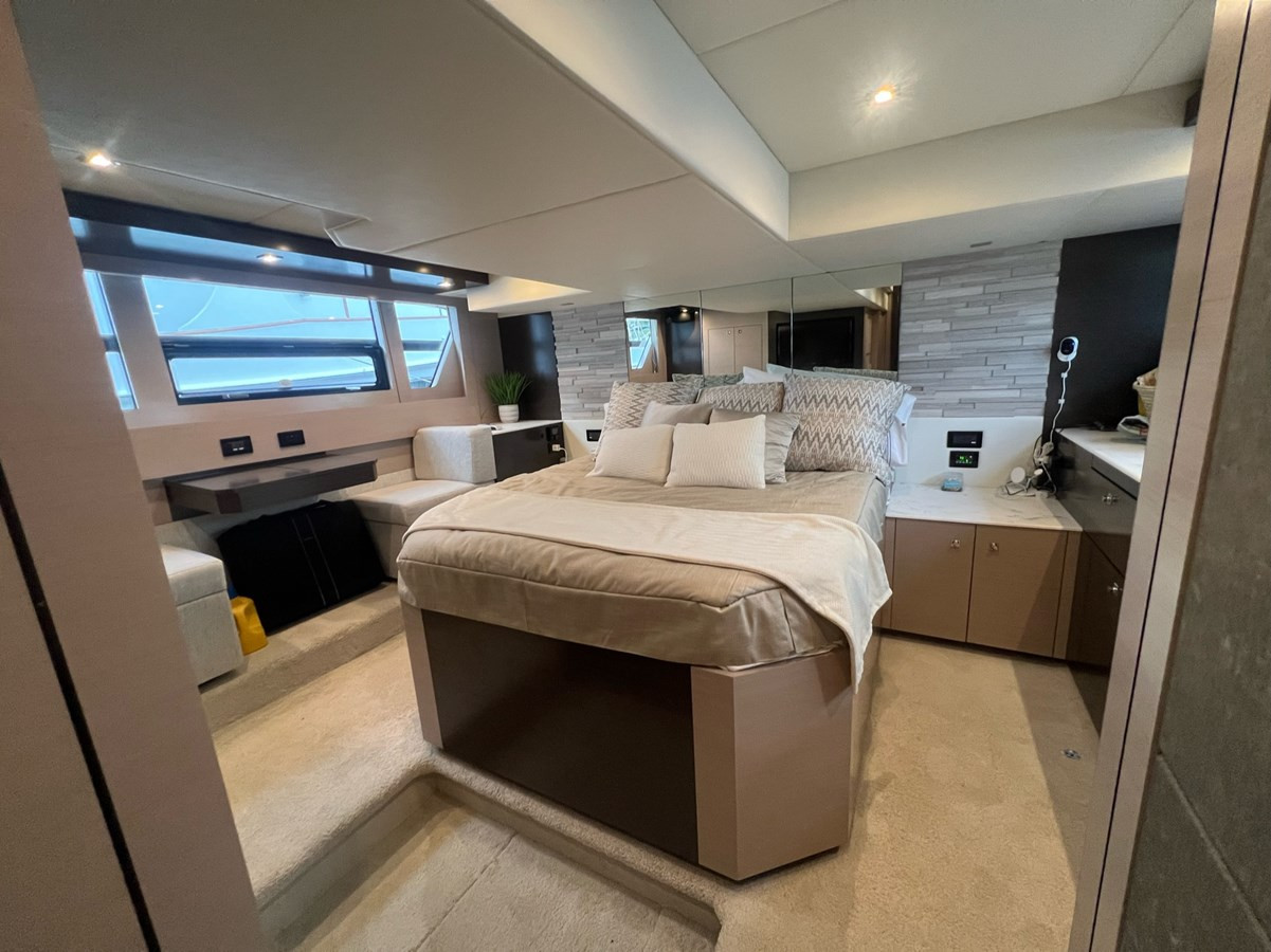 https://arconyachts.ams3.digitaloceanspaces.com/127871/conversions/large_3708206-optimize.jpg