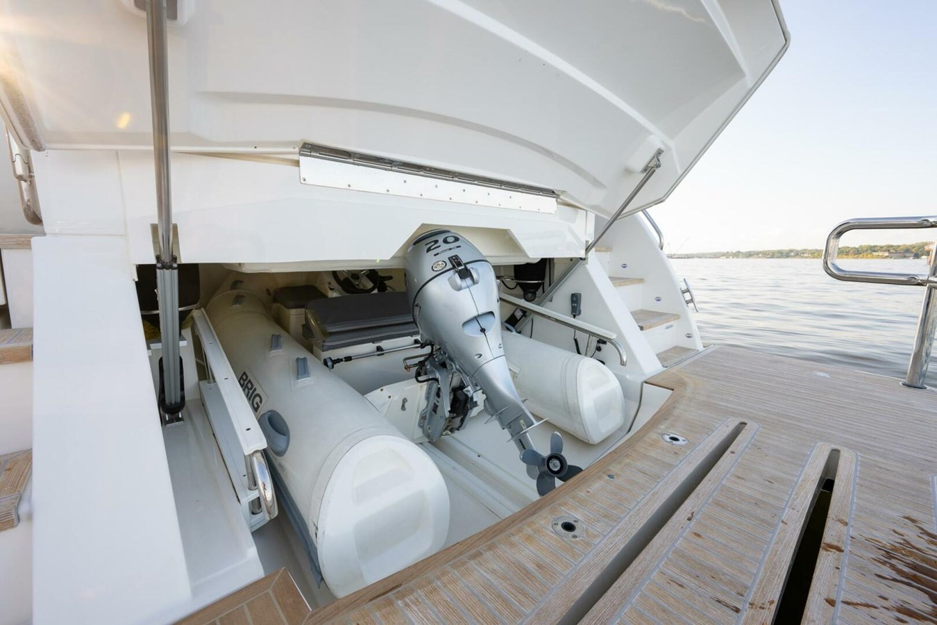 https://arconyachts.ams3.digitaloceanspaces.com/127887/conversions/large_3933098-optimize.jpg