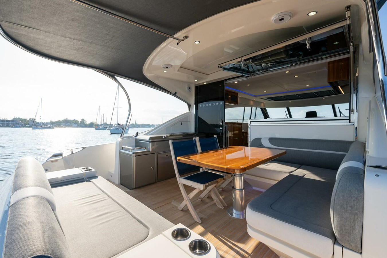 https://arconyachts.ams3.digitaloceanspaces.com/127898/conversions/large_3933102-optimize.jpg