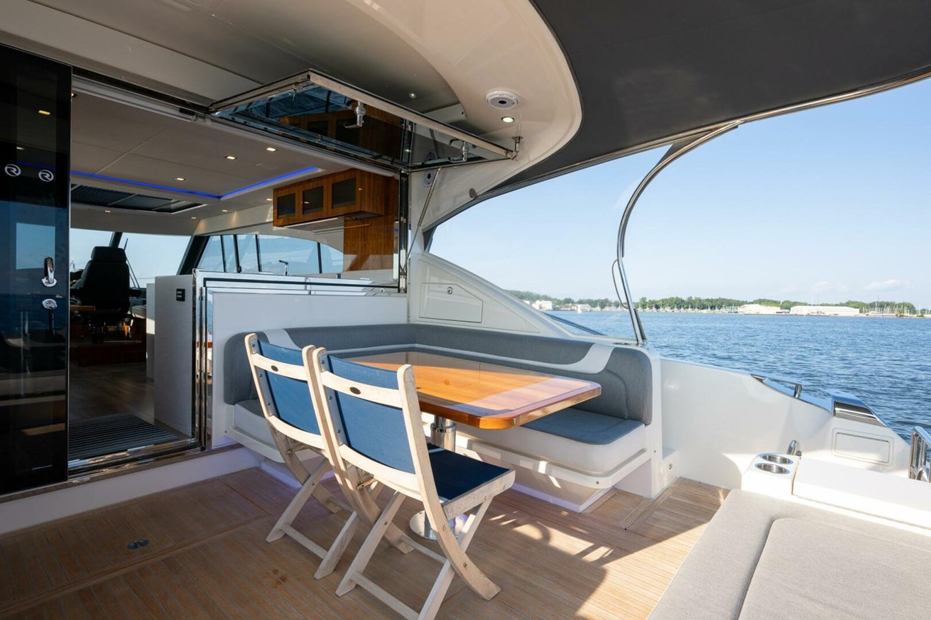 https://arconyachts.ams3.digitaloceanspaces.com/127900/conversions/large_3933103-optimize.jpg