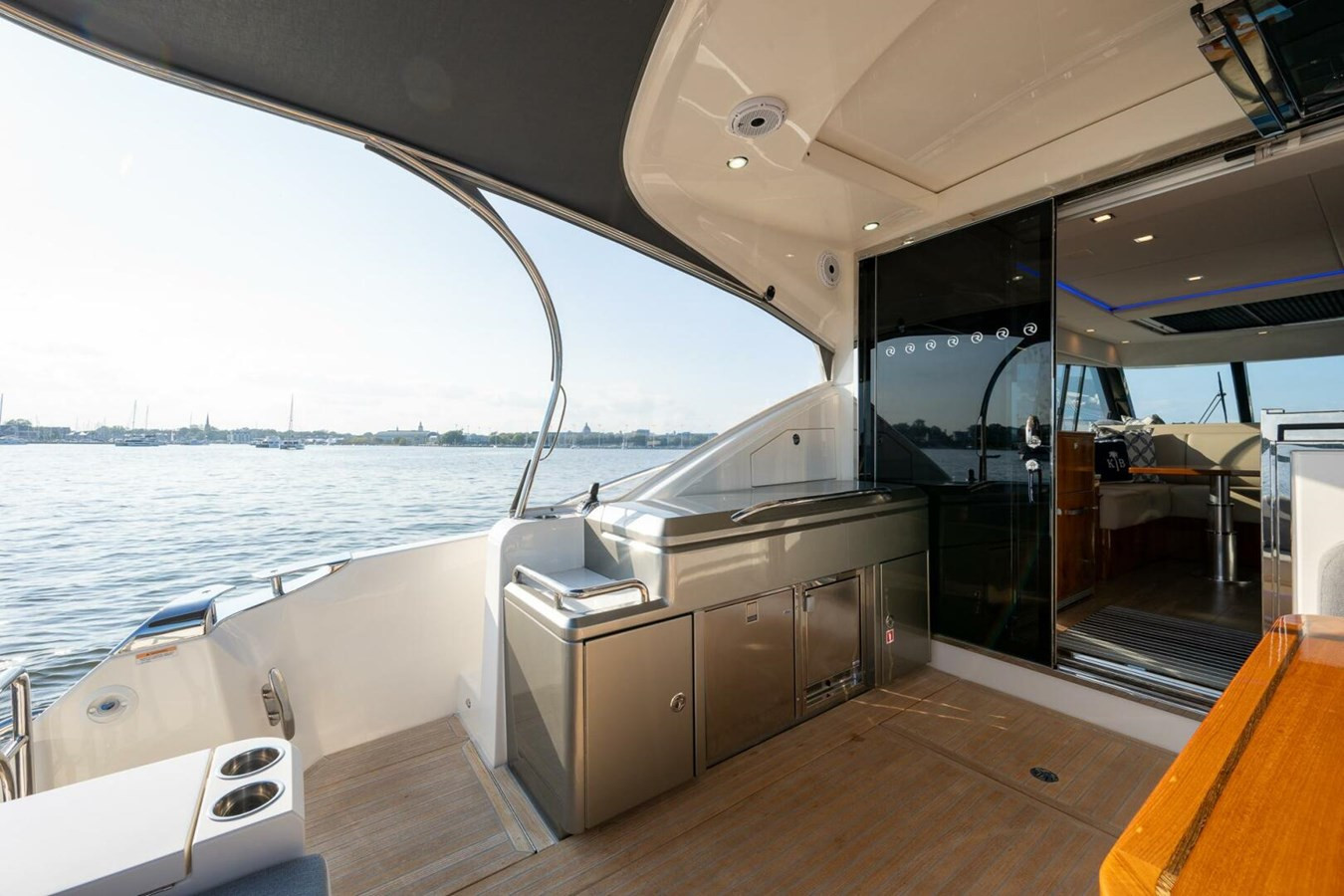 https://arconyachts.ams3.digitaloceanspaces.com/127909/conversions/large_3933106-optimize.jpg