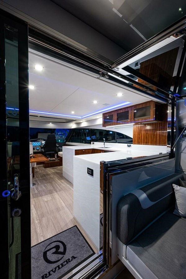 https://arconyachts.ams3.digitaloceanspaces.com/127915/conversions/large_3933108-optimize.jpg