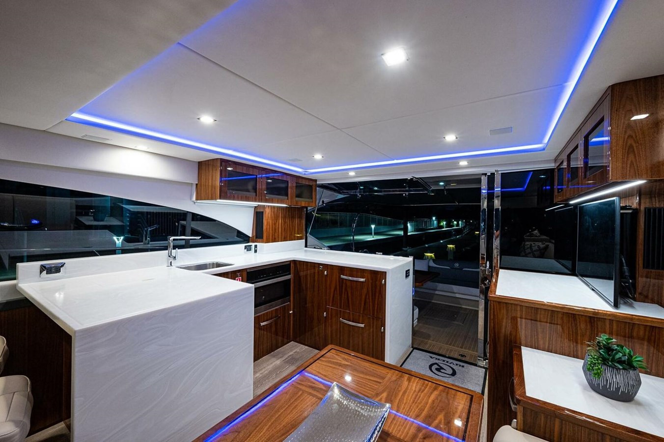 https://arconyachts.ams3.digitaloceanspaces.com/127932/conversions/large_3933114-optimize.jpg