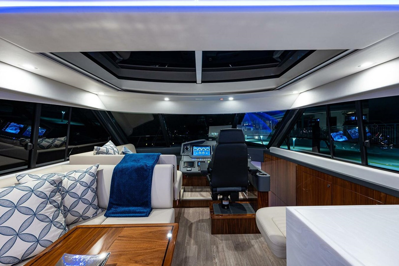 https://arconyachts.ams3.digitaloceanspaces.com/127941/conversions/large_3933117-optimize.jpg