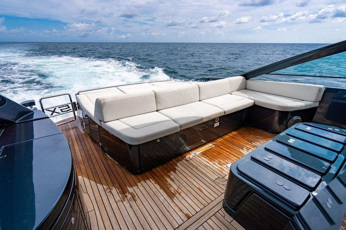https://arconyachts.ams3.digitaloceanspaces.com/127952/conversions/large_4346556-optimize.jpg