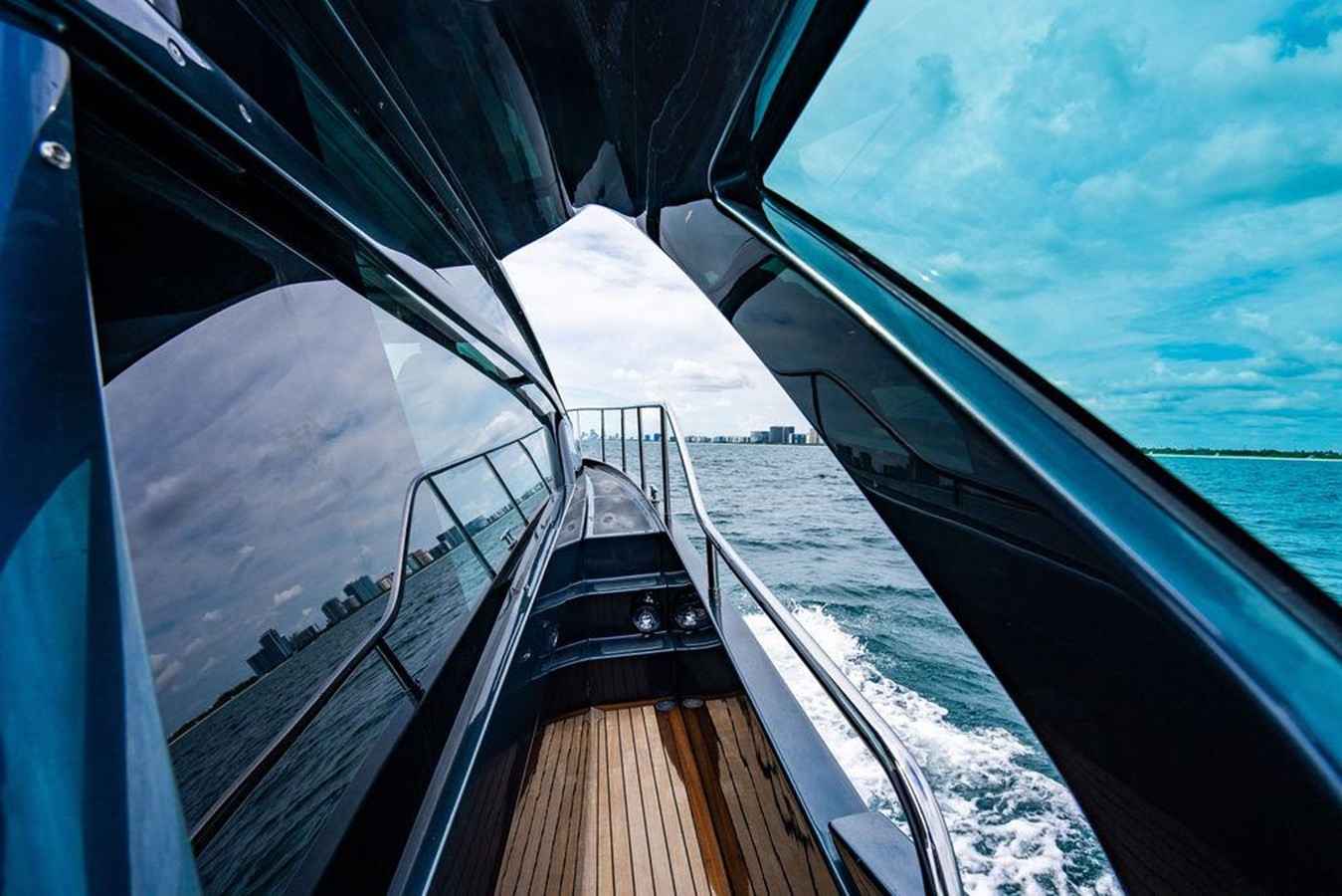 https://arconyachts.ams3.digitaloceanspaces.com/127961/conversions/large_4346559-optimize.jpg