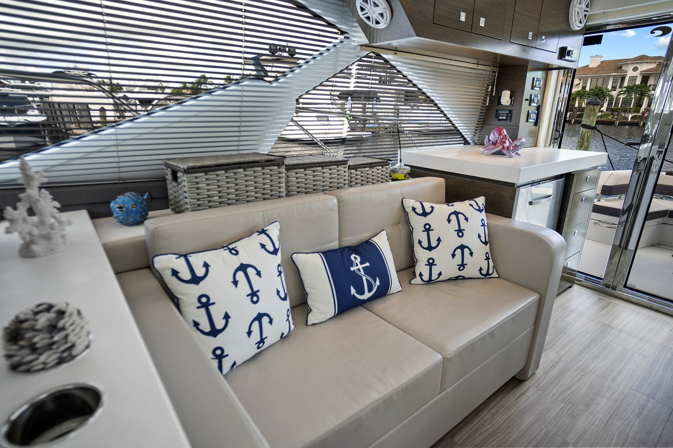 https://arconyachts.ams3.digitaloceanspaces.com/127963/conversions/large_3946344-optimize.jpg