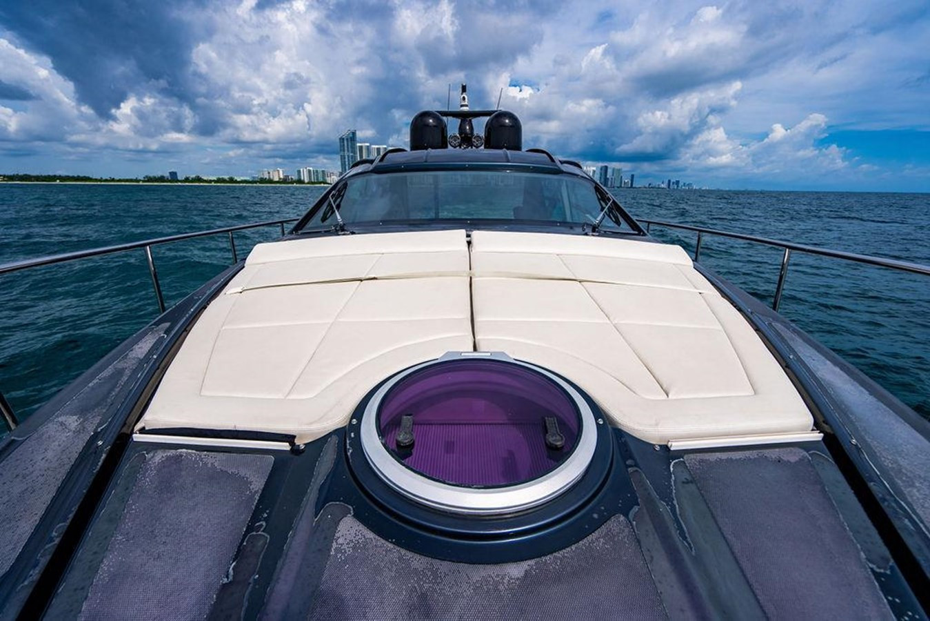 https://arconyachts.ams3.digitaloceanspaces.com/127971/conversions/large_4346562-optimize.jpg