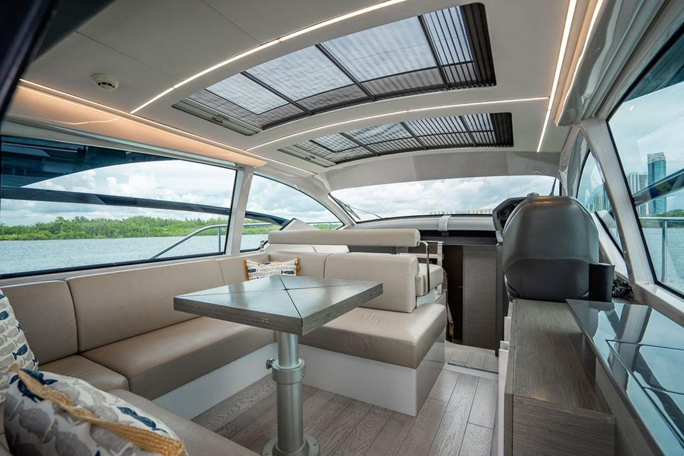 https://arconyachts.ams3.digitaloceanspaces.com/127992/conversions/large_4346569-optimize.jpg