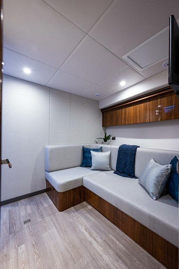 https://arconyachts.ams3.digitaloceanspaces.com/127997/conversions/large_3933136-optimize.jpg