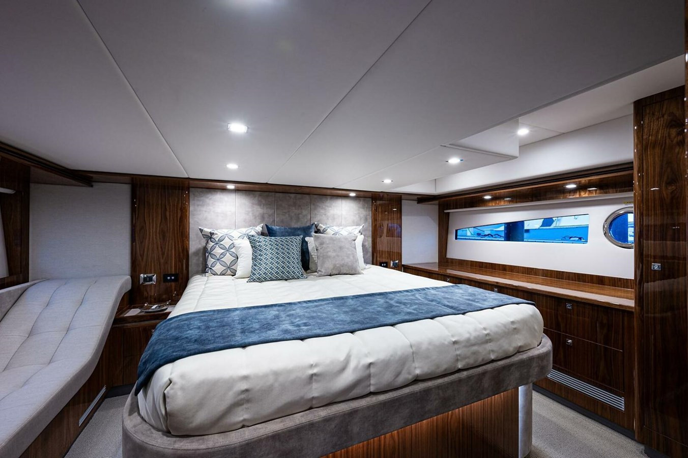 https://arconyachts.ams3.digitaloceanspaces.com/128006/conversions/large_3933139-optimize.jpg