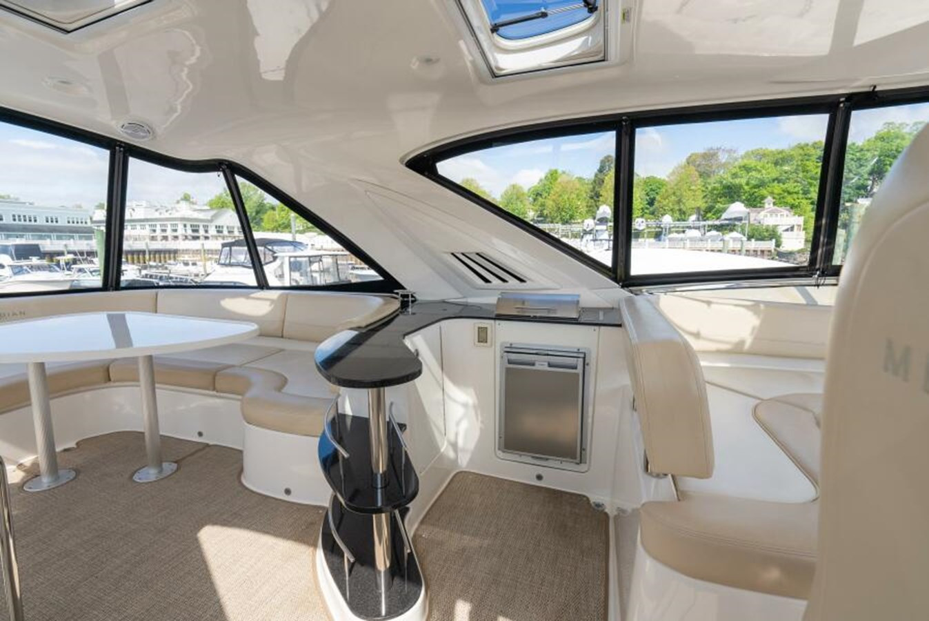 https://arconyachts.ams3.digitaloceanspaces.com/128142/conversions/large_4188213-optimize.jpg