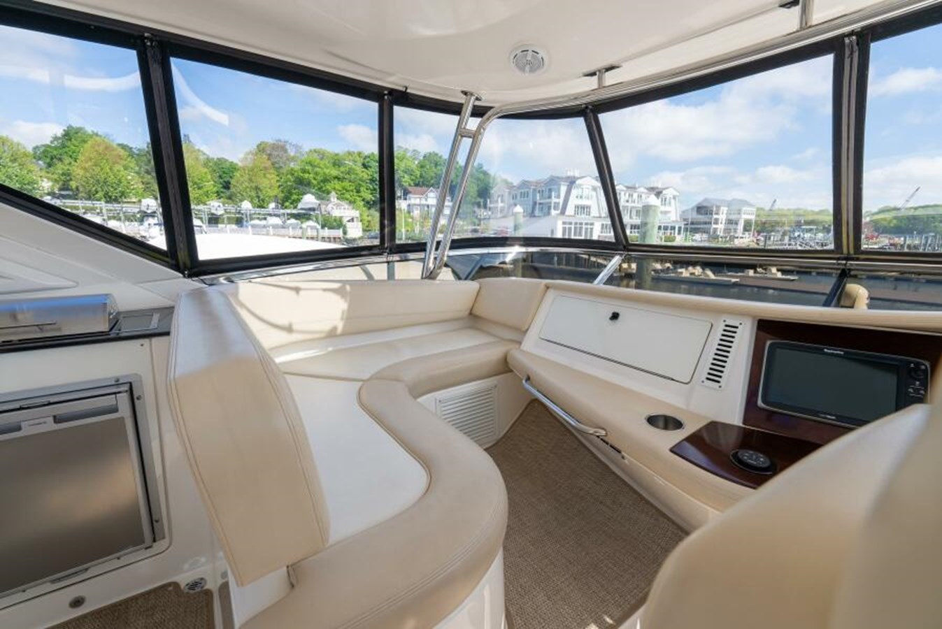 https://arconyachts.ams3.digitaloceanspaces.com/128145/conversions/large_4188214-optimize.jpg