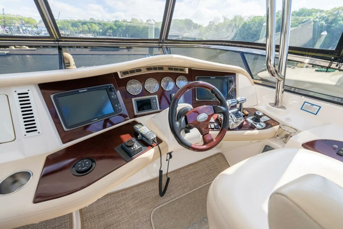 https://arconyachts.ams3.digitaloceanspaces.com/128153/conversions/large_4188217-optimize.jpg
