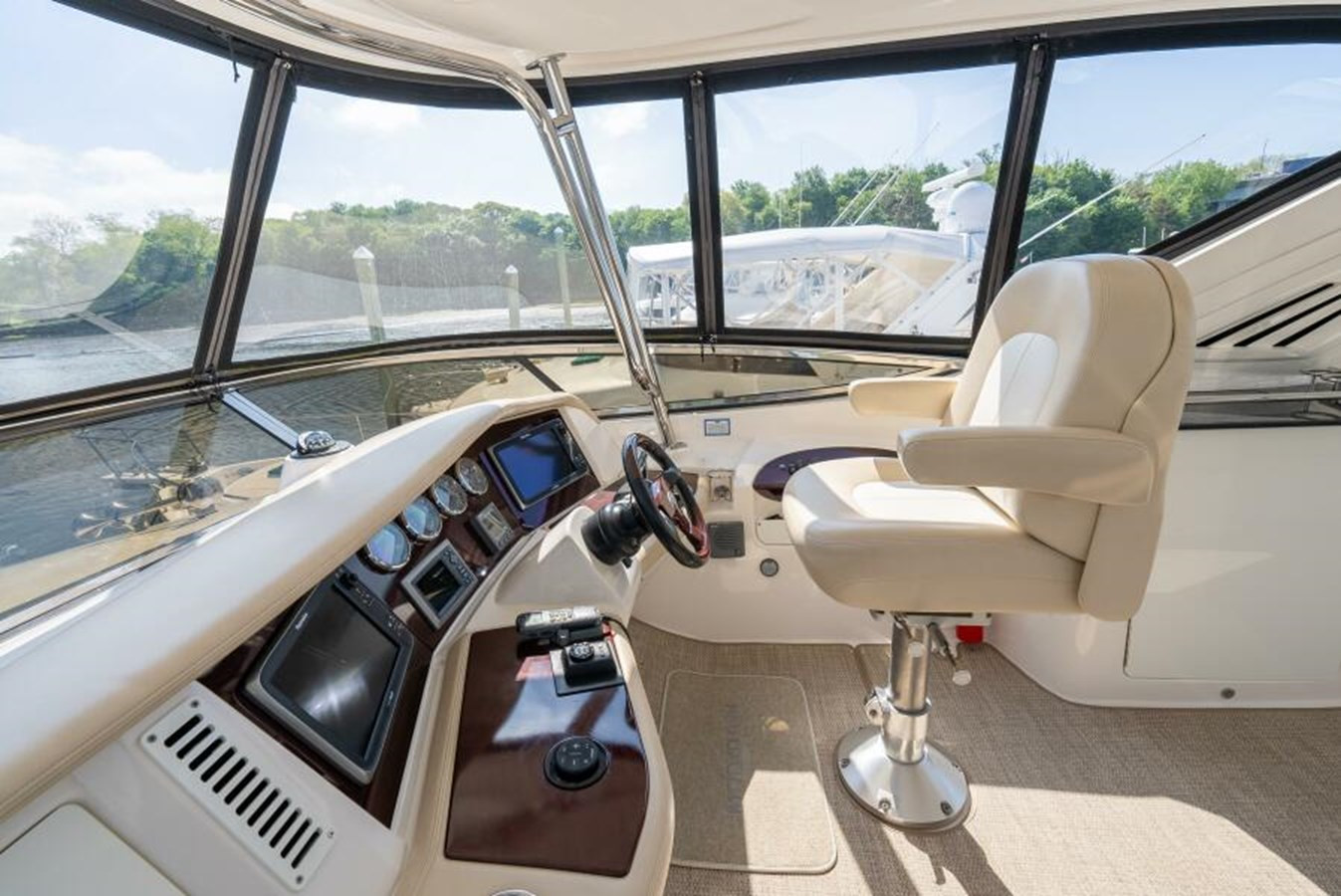 https://arconyachts.ams3.digitaloceanspaces.com/128156/conversions/large_4188218-optimize.jpg