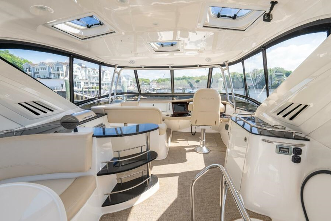 https://arconyachts.ams3.digitaloceanspaces.com/128162/conversions/large_4188220-optimize.jpg