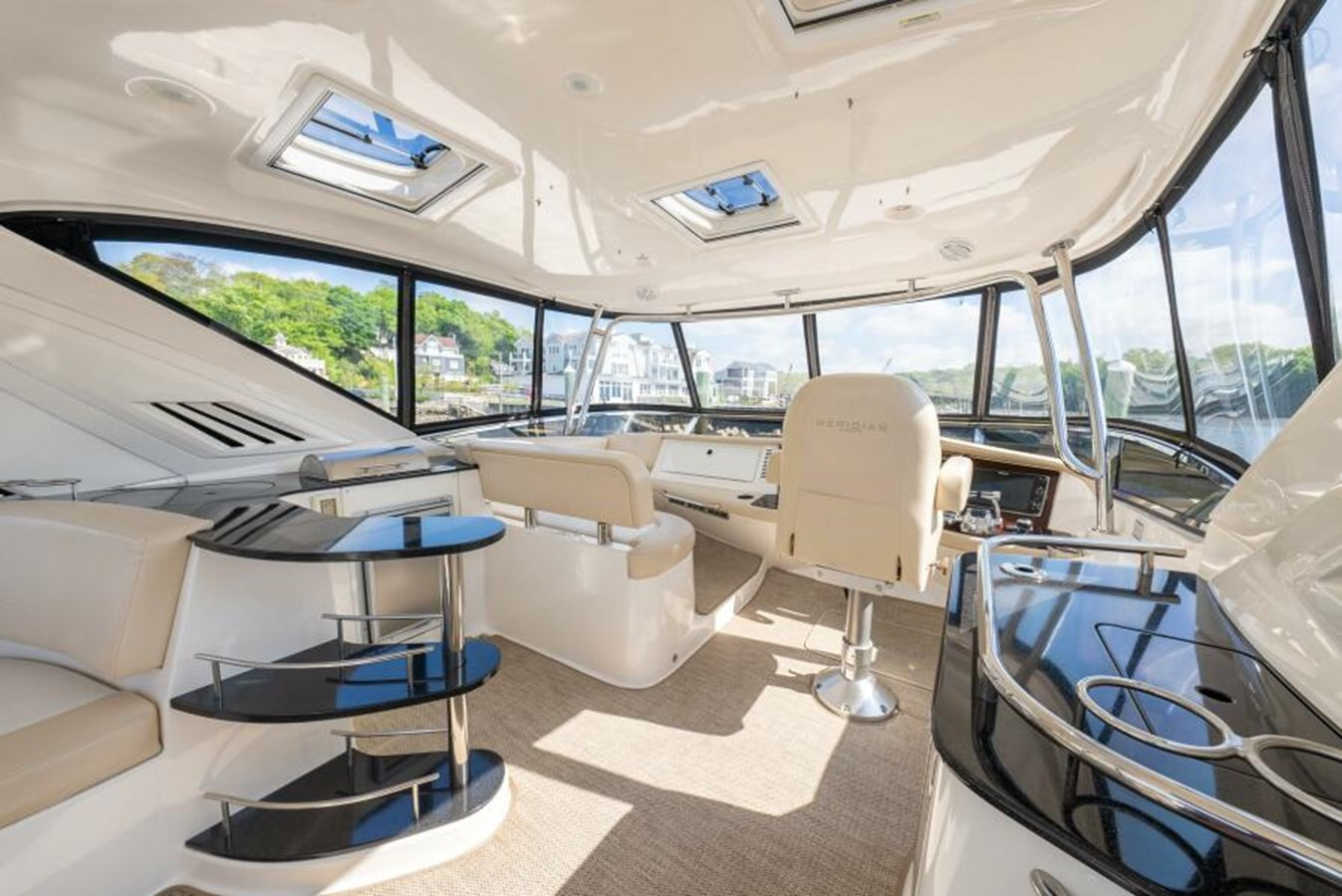 https://arconyachts.ams3.digitaloceanspaces.com/128180/conversions/large_4188226-optimize.jpg