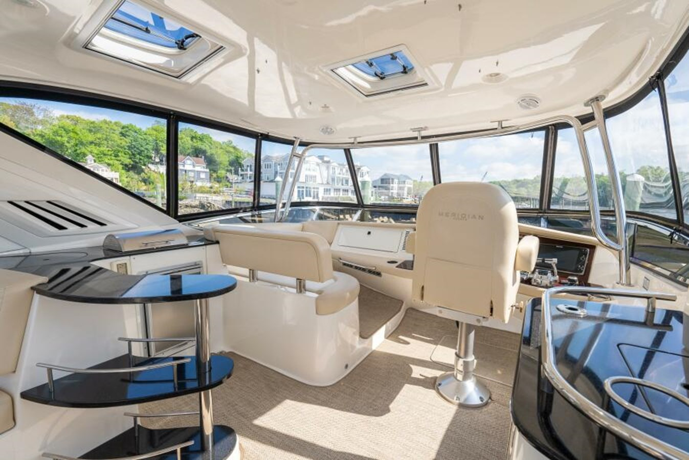 https://arconyachts.ams3.digitaloceanspaces.com/128183/conversions/large_4188227-optimize.jpg