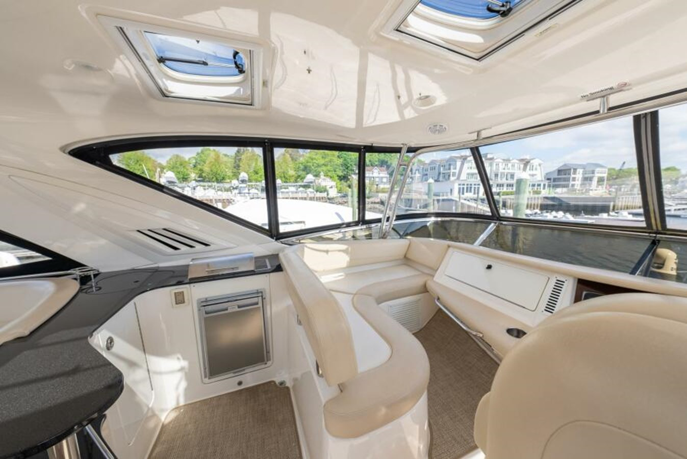 https://arconyachts.ams3.digitaloceanspaces.com/128187/conversions/large_4188228-optimize.jpg
