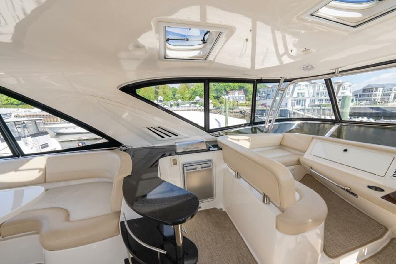 https://arconyachts.ams3.digitaloceanspaces.com/128190/conversions/large_4188229-optimize.jpg