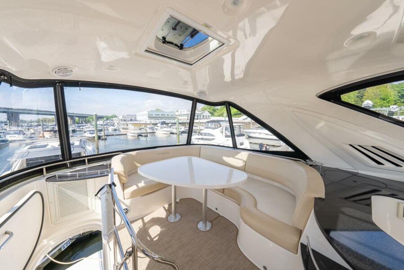 https://arconyachts.ams3.digitaloceanspaces.com/128193/conversions/large_4188230-optimize.jpg