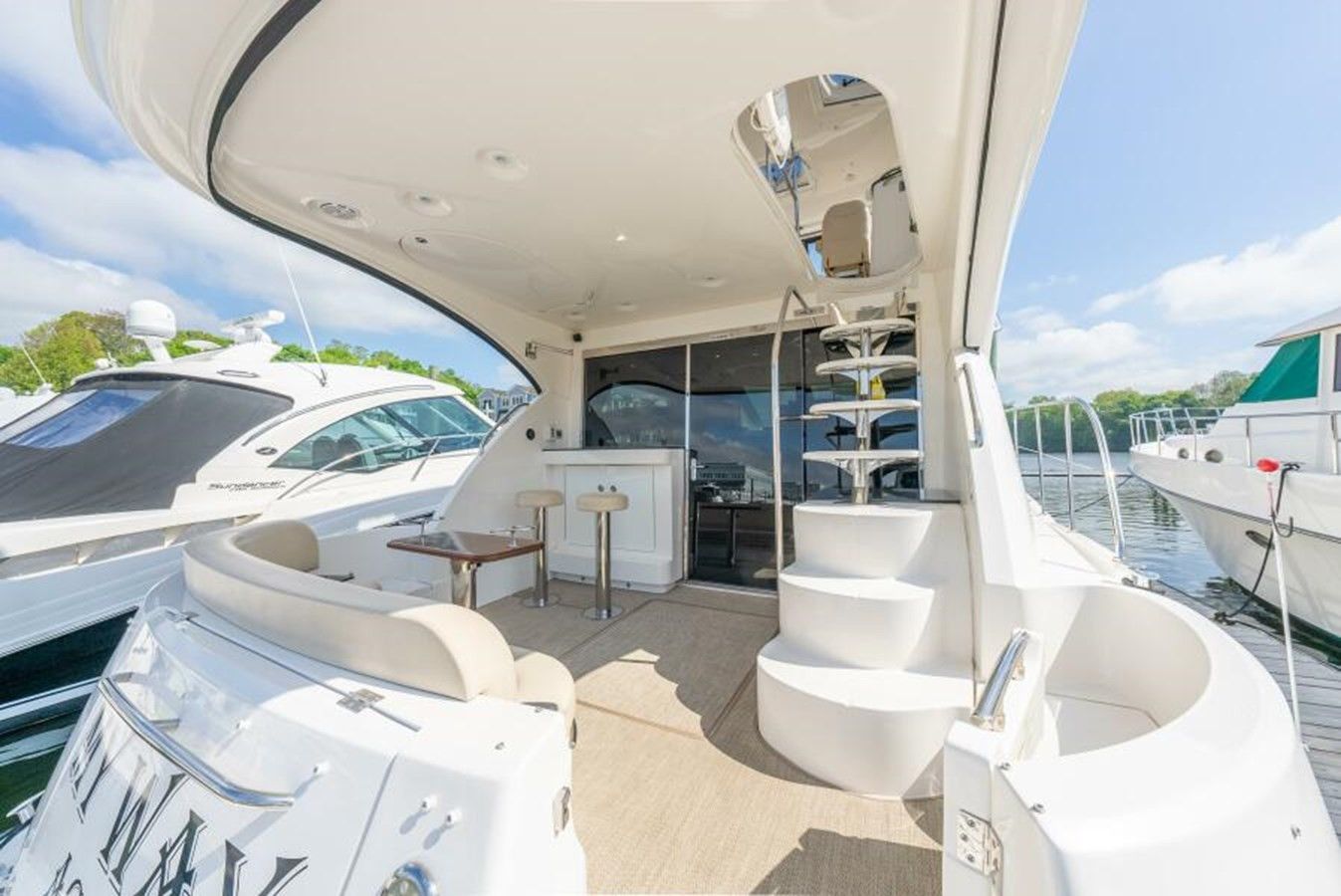 https://arconyachts.ams3.digitaloceanspaces.com/128199/conversions/large_4188232-optimize.jpg