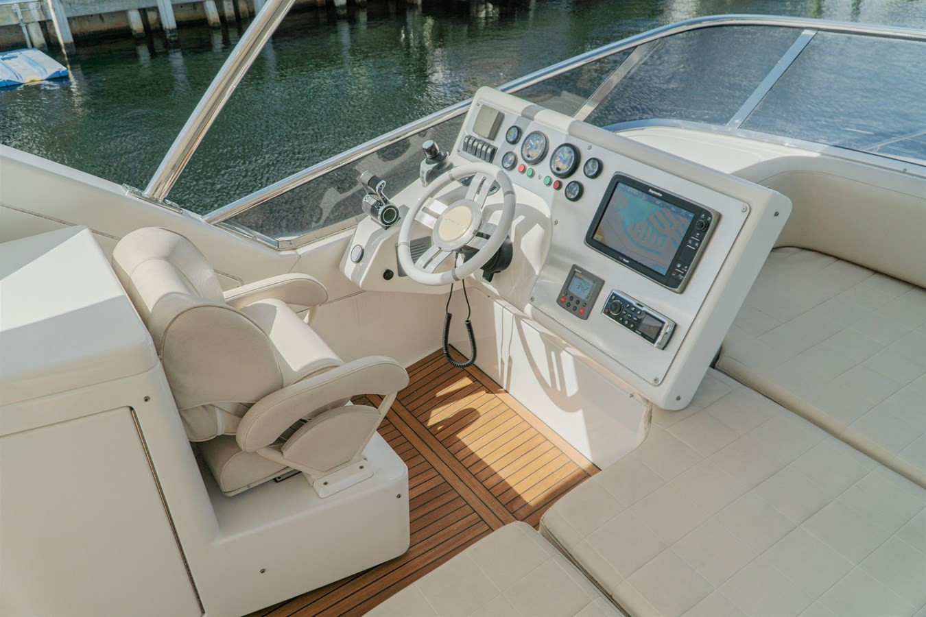 https://arconyachts.ams3.digitaloceanspaces.com/128263/conversions/large_4237485-optimize.jpg