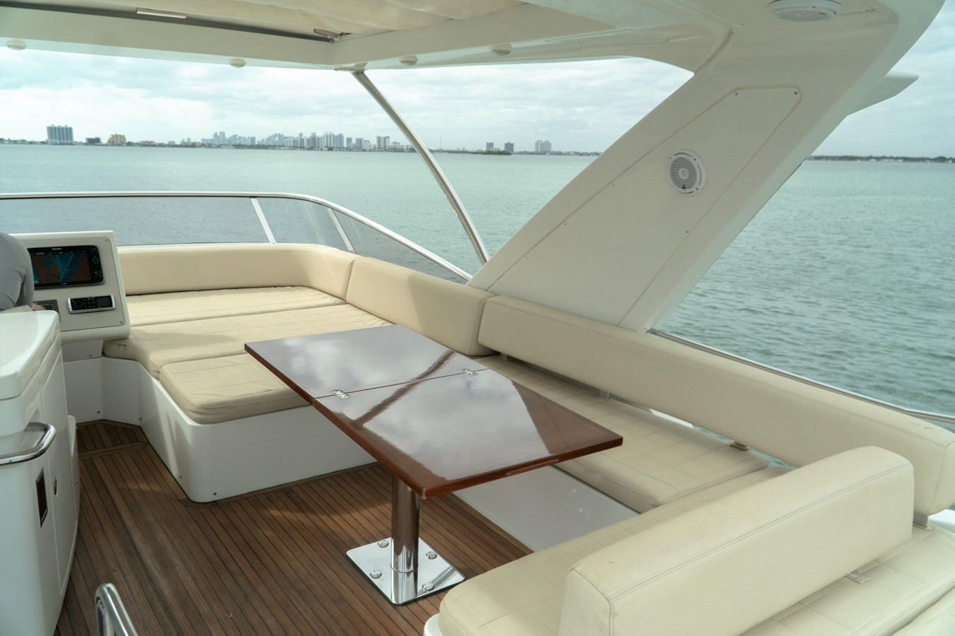 https://arconyachts.ams3.digitaloceanspaces.com/128275/conversions/large_4237489-optimize.jpg