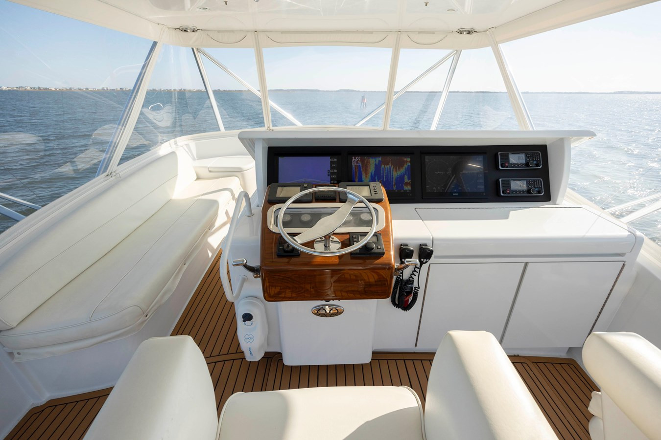https://arconyachts.ams3.digitaloceanspaces.com/128292/conversions/large_4211523-optimize.jpg