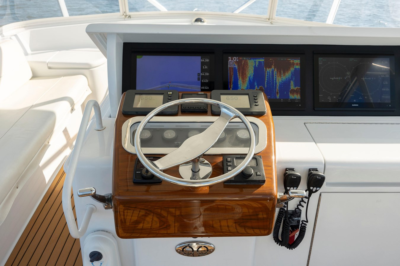 https://arconyachts.ams3.digitaloceanspaces.com/128295/conversions/large_4211524-optimize.jpg