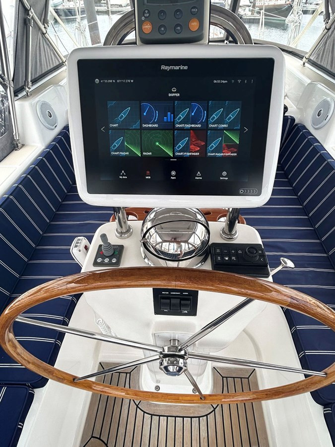 https://arconyachts.ams3.digitaloceanspaces.com/128348/conversions/large_4299973-optimize.jpg