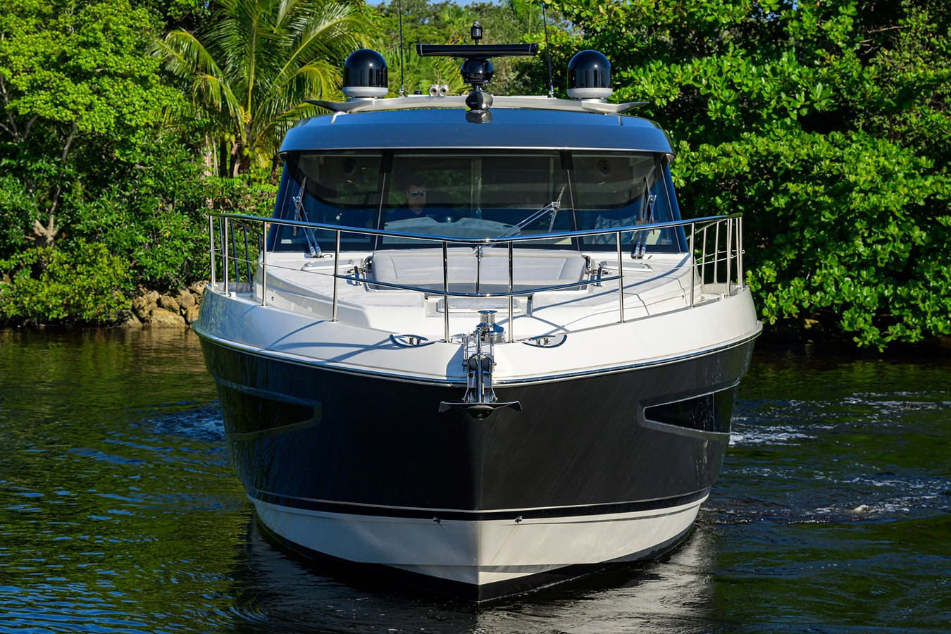 https://arconyachts.ams3.digitaloceanspaces.com/128363/conversions/large_4346059-optimize.jpg