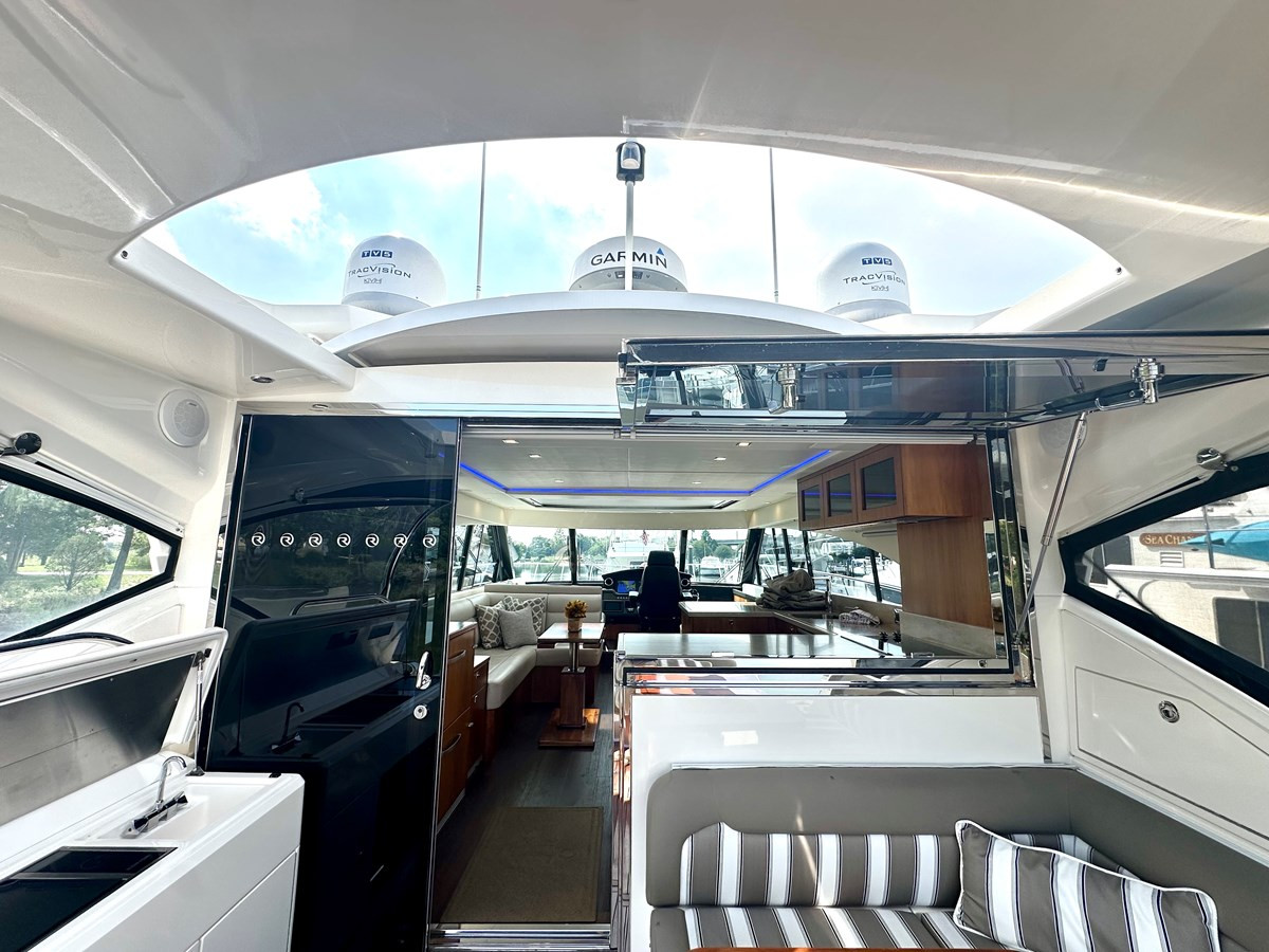 https://arconyachts.ams3.digitaloceanspaces.com/128400/conversions/large_4346259-optimize.jpg