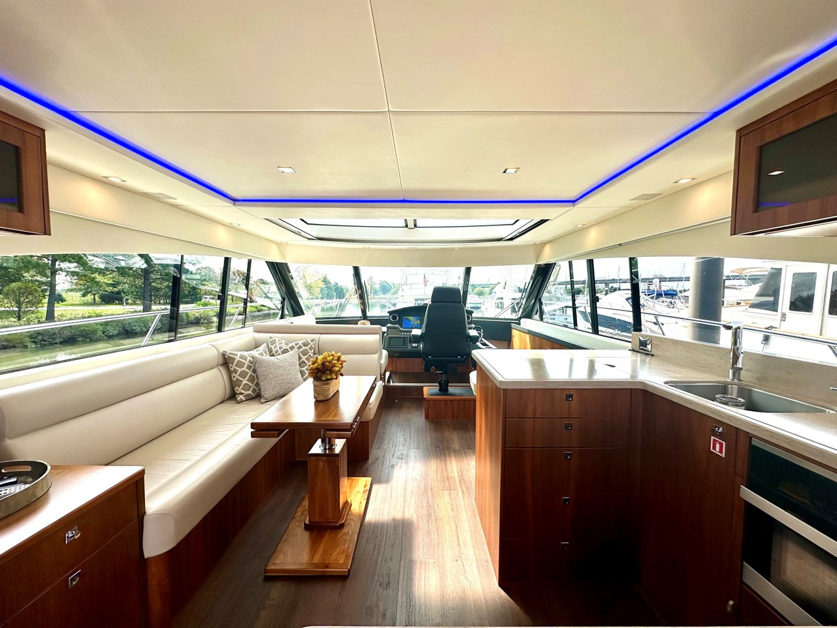 https://arconyachts.ams3.digitaloceanspaces.com/128403/conversions/large_4346264-optimize.jpg