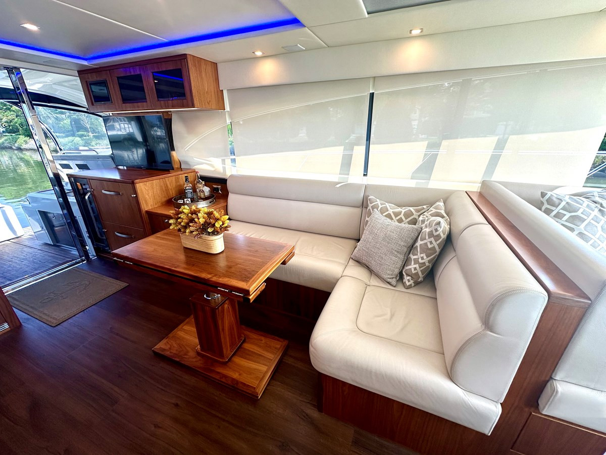 https://arconyachts.ams3.digitaloceanspaces.com/128421/conversions/large_4346275-optimize.jpg