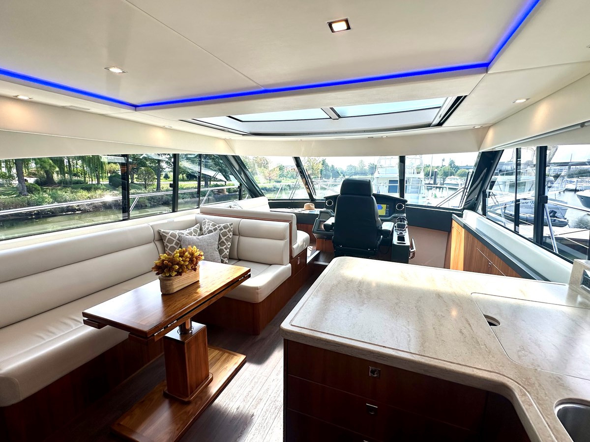 https://arconyachts.ams3.digitaloceanspaces.com/128435/conversions/large_4346273-optimize.jpg
