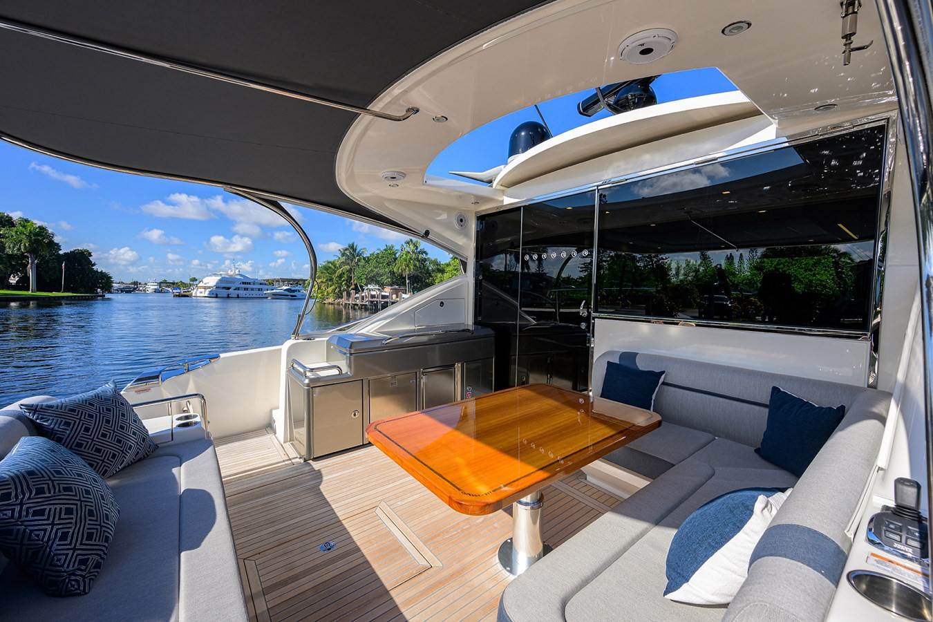 https://arconyachts.ams3.digitaloceanspaces.com/128445/conversions/large_4346088-optimize.jpg