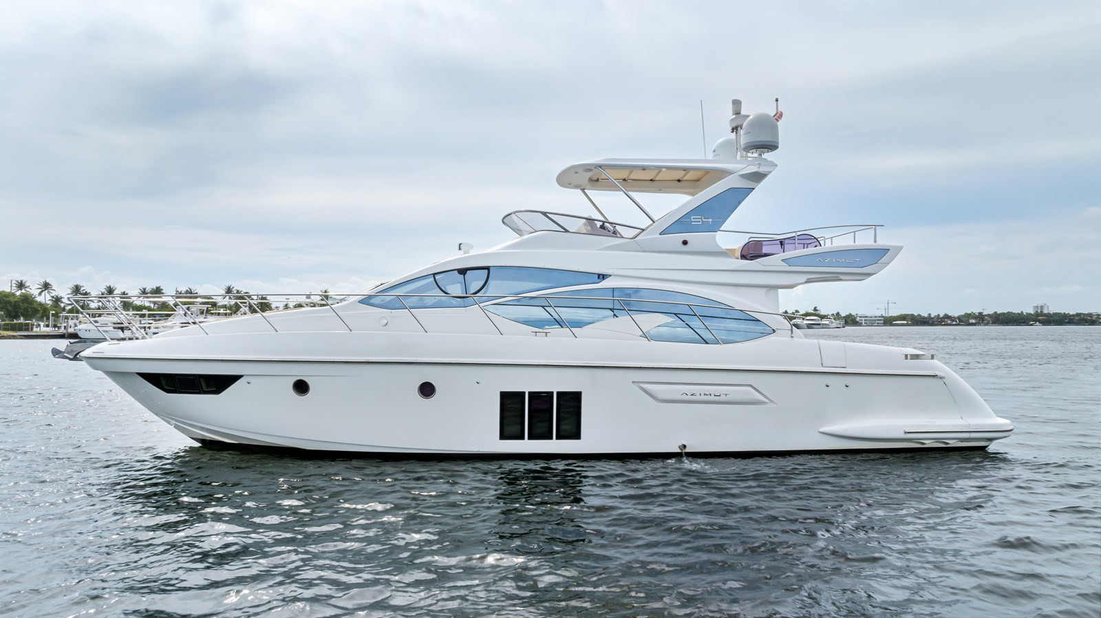 https://arconyachts.ams3.digitaloceanspaces.com/128460/conversions/large_4375939-optimize.jpg