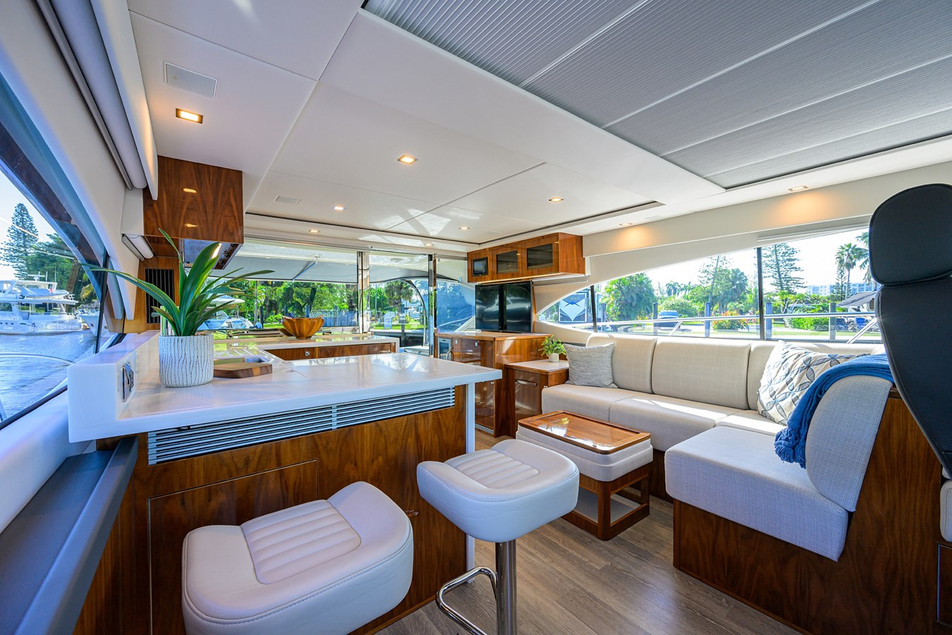 https://arconyachts.ams3.digitaloceanspaces.com/128479/conversions/large_4346116-optimize.jpg