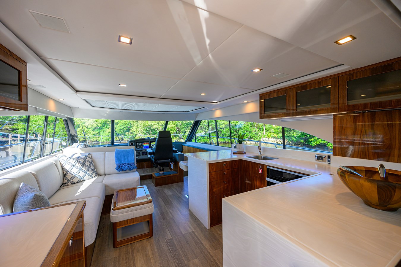 https://arconyachts.ams3.digitaloceanspaces.com/128482/conversions/large_4346125-optimize.jpg