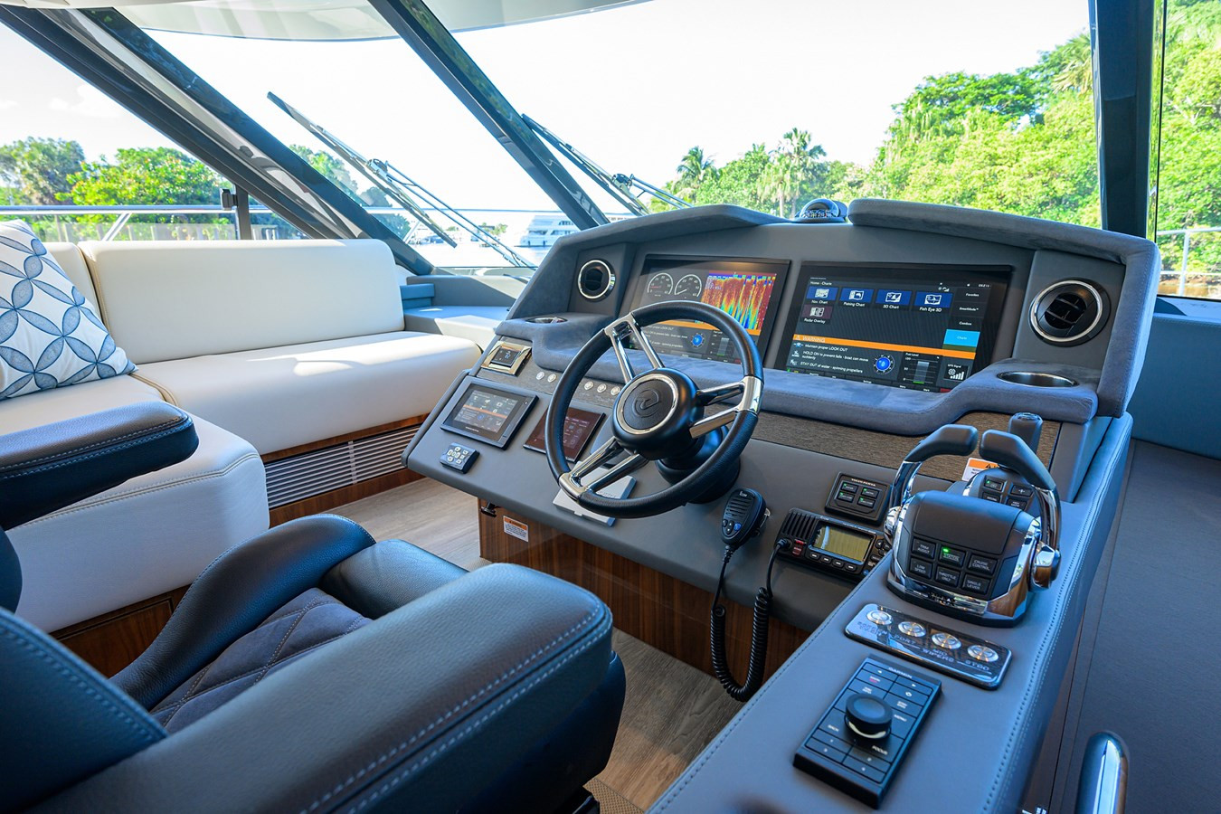 https://arconyachts.ams3.digitaloceanspaces.com/128515/conversions/large_4346136-optimize.jpg